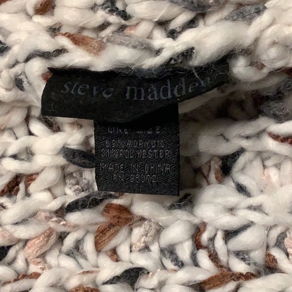 Steve Madden crocheted beanie - Picture 2 of 2